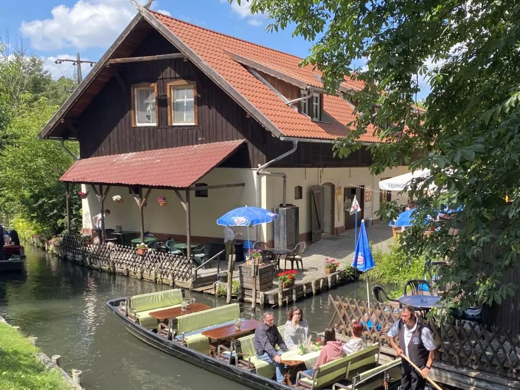 Biergarten "Unter der 250-jährigen Eiche"