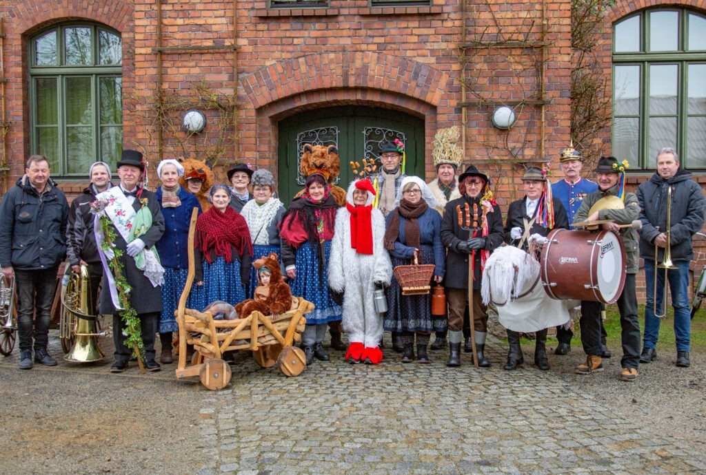 Zampern und Zapust – vom Brauchtum des Winteraustreibens